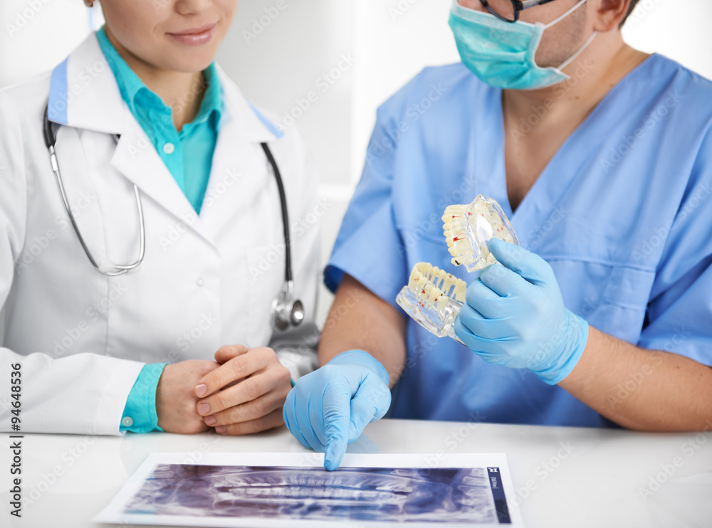 Foto de Doctors meeting in lab. Two dental specialists discussing teeth disease and treatment