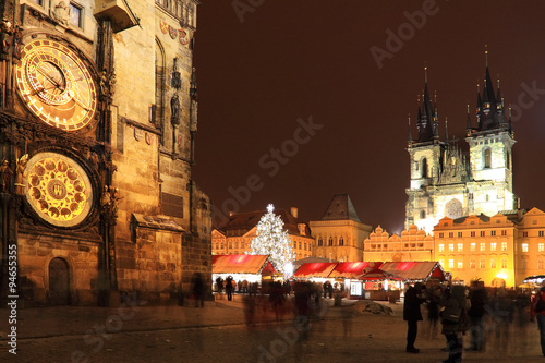 Obraz na płótnie Christmas Mood on the night snowy Old Town Square, Prague, Czech Republic w salonie