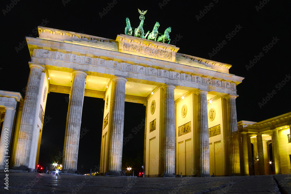 Fototapeta premium Brandenburg gate in Berlin, Germany