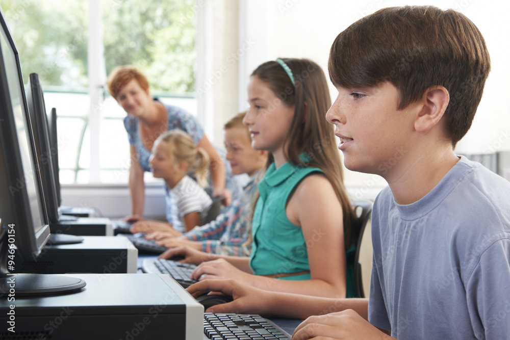 Fototapeta premium Group Of Elementary Pupils In Computer Class With Teacher