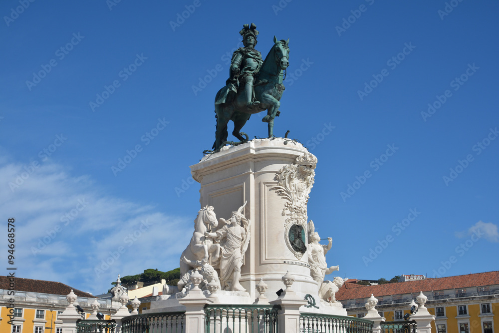King José I monument in Praca do Comércio