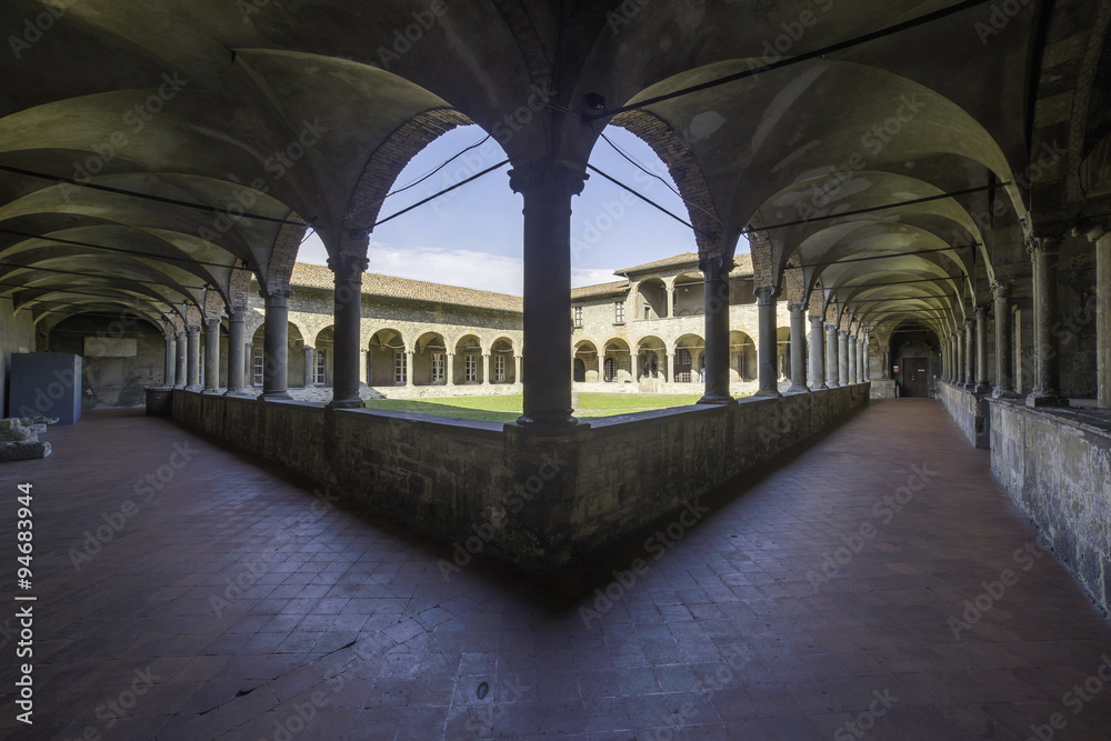 L'interno del chiostro di San Francesco