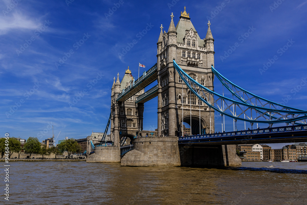 Obraz premium Tower Bridge (1886 – 1894) over Thames - iconic symbol of London