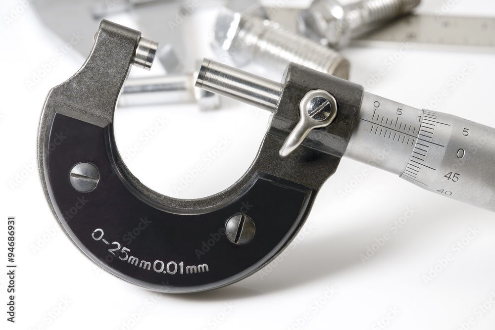Obraz premium Micrometer/Used and dirty micrometer, device used to tiny measurements on the table.