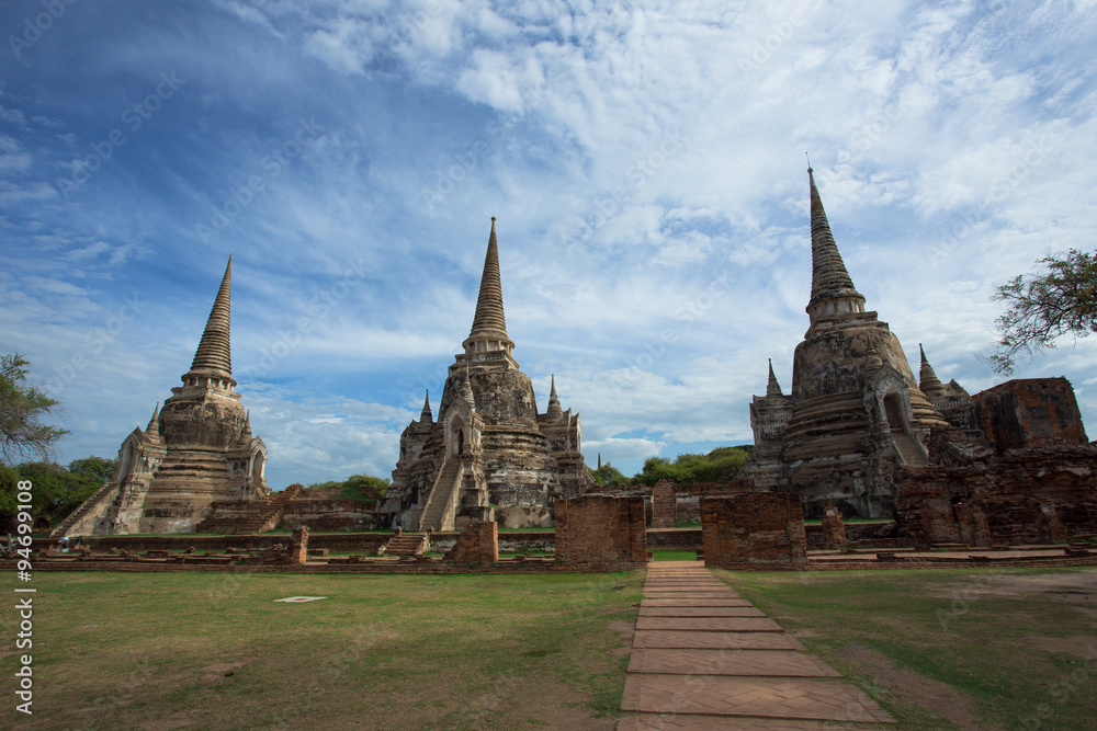 Fototapeta premium Wat (temple) Phra Si Sanphet was built over 600 years ago. The temple is on the site of the old Royal Palace in Thailand's ancient capital of Ayutthaya.