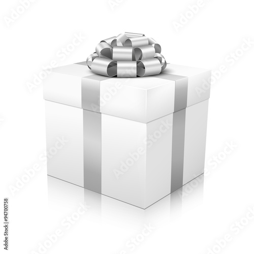 Vektor Geschenkpaket mit silberner Schleife und Band - Isoliert auf weißem Hintergrund mit Glanzeffekt auf dem Boden. Geschenk, eingepackt mit silber Geschenkschleife. 