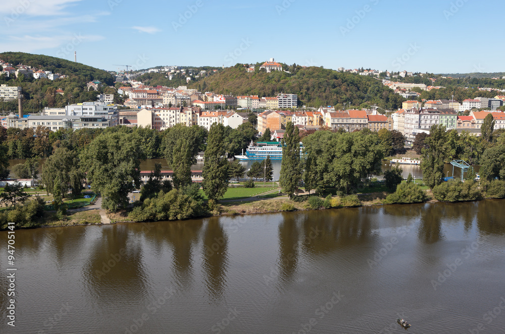Вид на Прагу со стен крепости Вышеграда. Чехия
