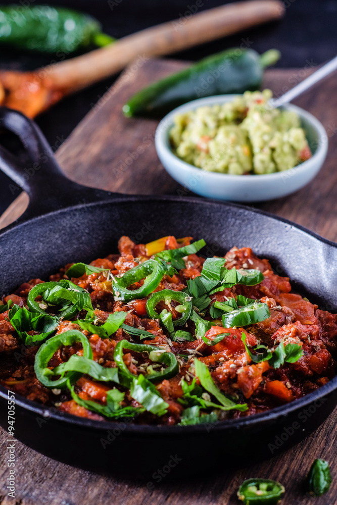 Hackfleisch mit Tomaten und Jalapenos Hackfleisch mit Tomaten und Jalapenos