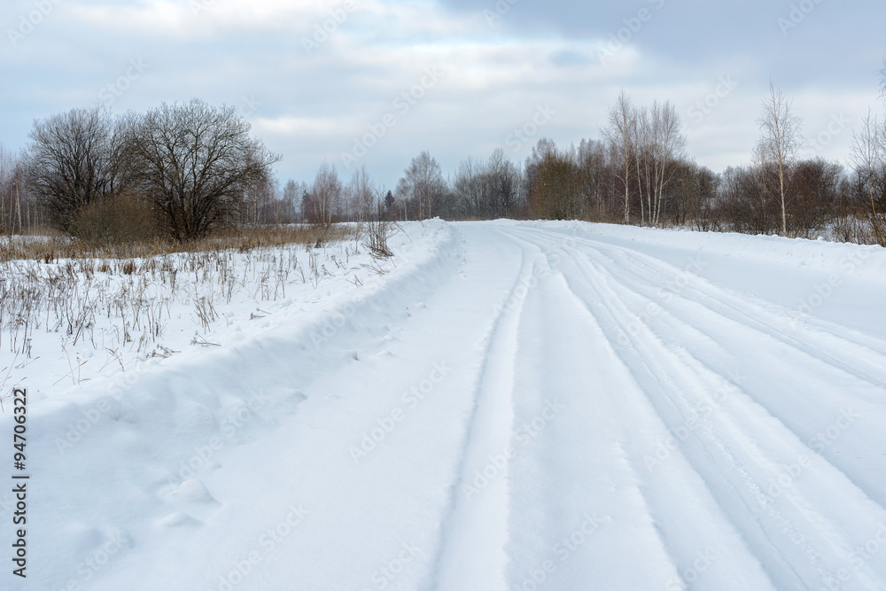 Obraz premium Snowy winter road