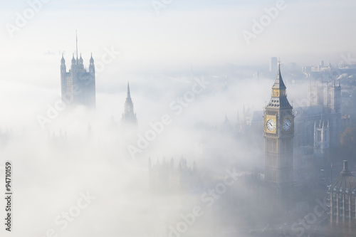 Heavy fog hits London #94710159
