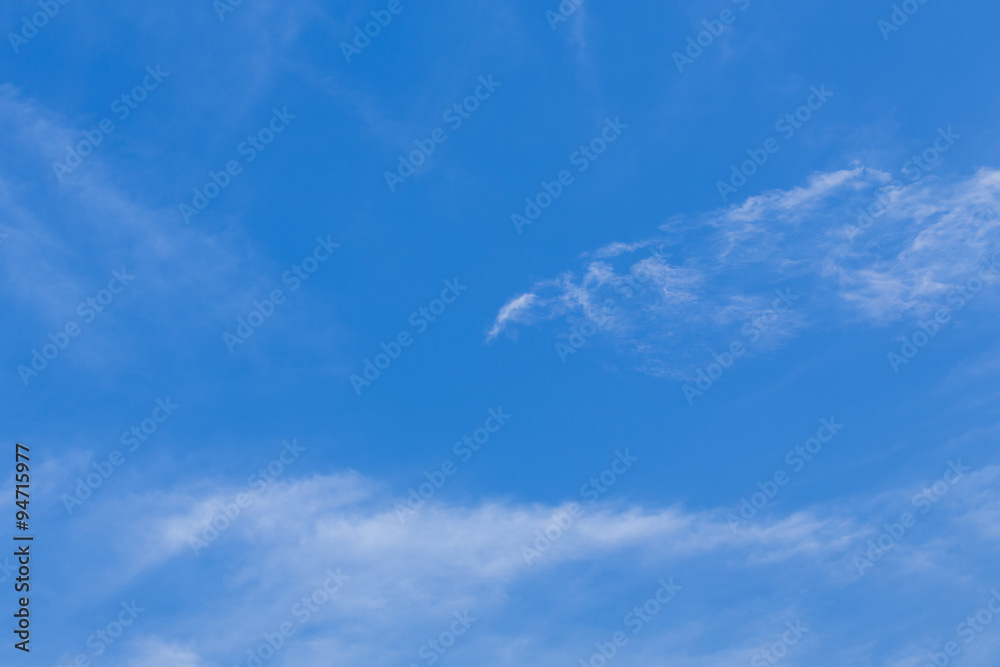 Obraz premium wind blows clouds in blue sky background