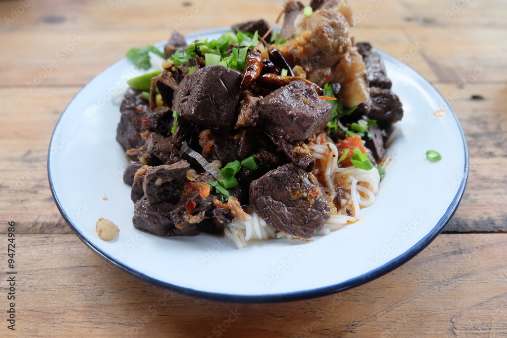 rice noodles with spicy pork sauce