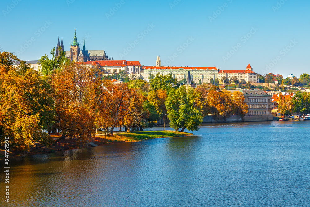 Naklejka premium Autumn Prague castle over river Vltava Czech Republic