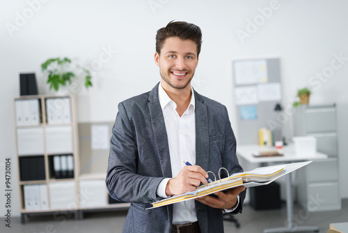 sympathischer jurist mit einem ordner in der hand photo