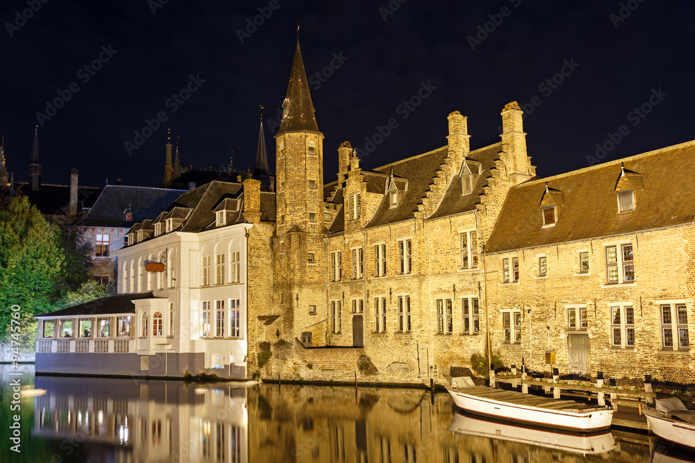 Naklejka premium Night view of the canal in the medieval city Bruges. Belgium.