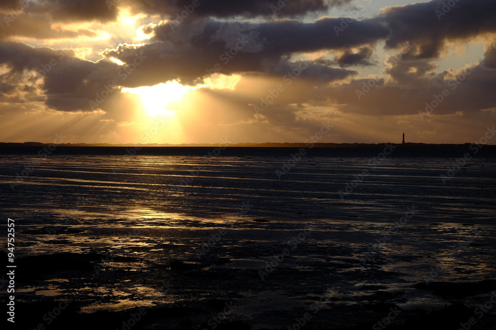 Fototapeta premium Lichtstimmung über dem Niedersächsischen Wattenmeer, Niedersac