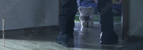 Foto Child molester in girl's room