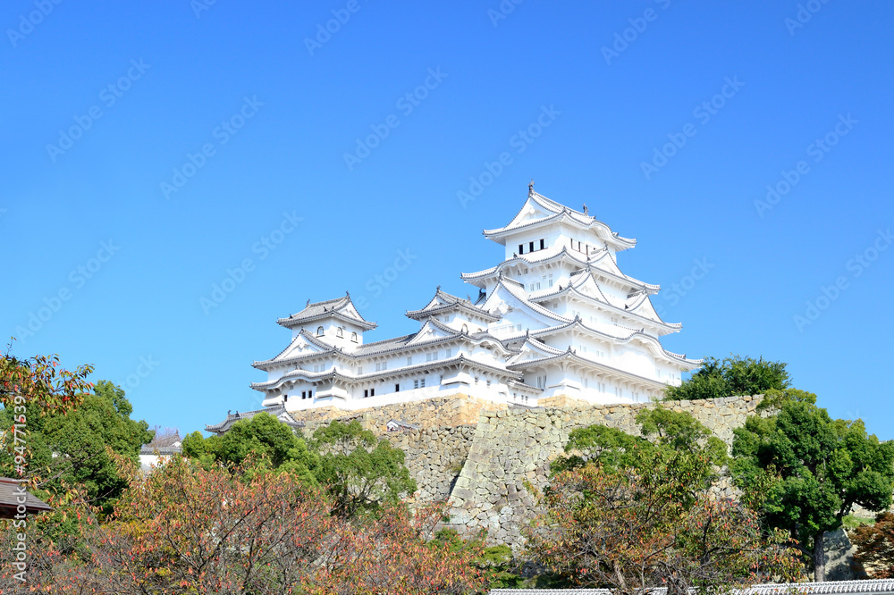 青空の下の姫路城　兵庫県姫路市