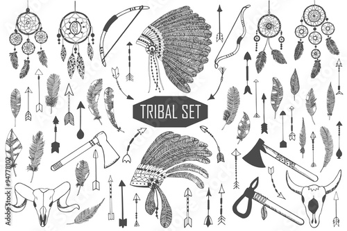 Dekoracja na wymiar  hand-drawn-tribal-set-with-bows-axes-arrows-feathers-dreamcatchers-bull-skulls-war-headdress-elements-vector-ethnic-indian-aztec-hipster-illustration
