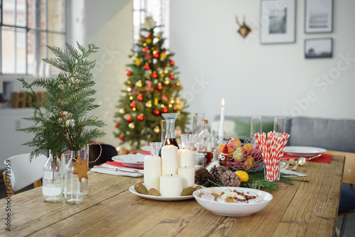 weihnachtlich gedeckter tisch