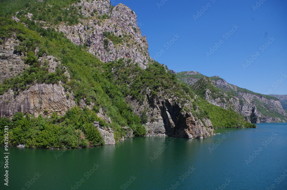 lac de Koman, Albanie