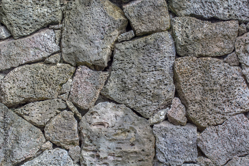 mur de pierres apparentes