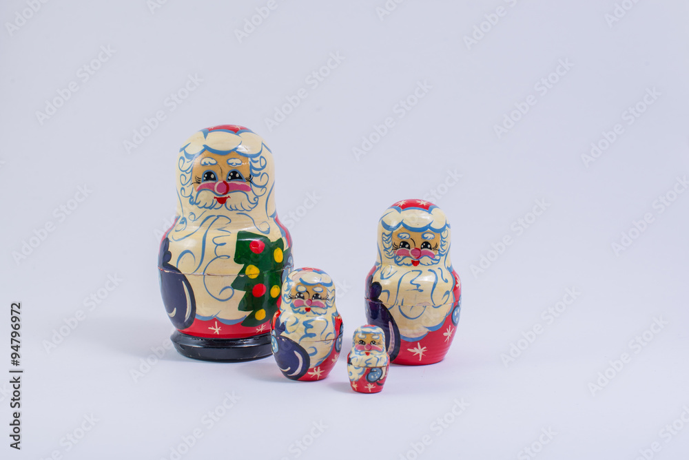 Familia de muñecas rusas de navidad