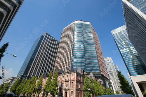 東京丸の内の高層ビル © Yoshinori Okada