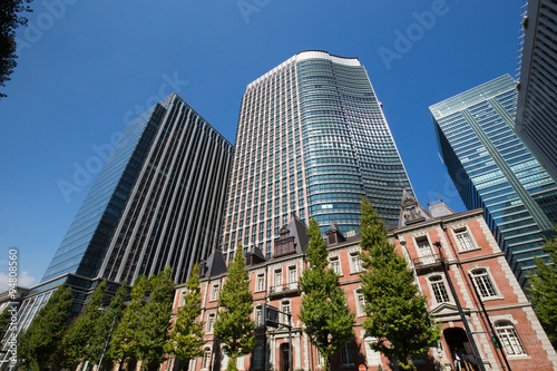 東京丸の内の高層ビル