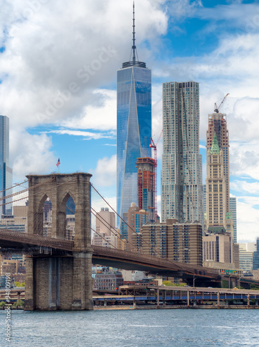 The Brooklyn Bridge and the downtown Manhattan skyline in New Yo © kmiragaya