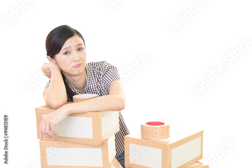 疲れた表情の女性