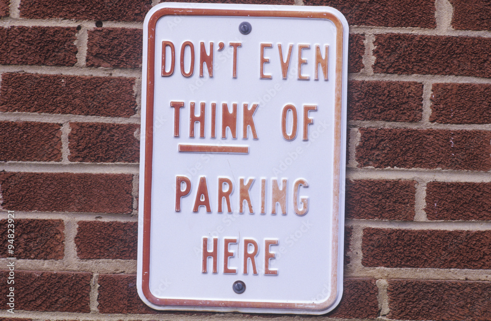 Obraz premium A sign that reads ÒDon't even think of parking hereÓ