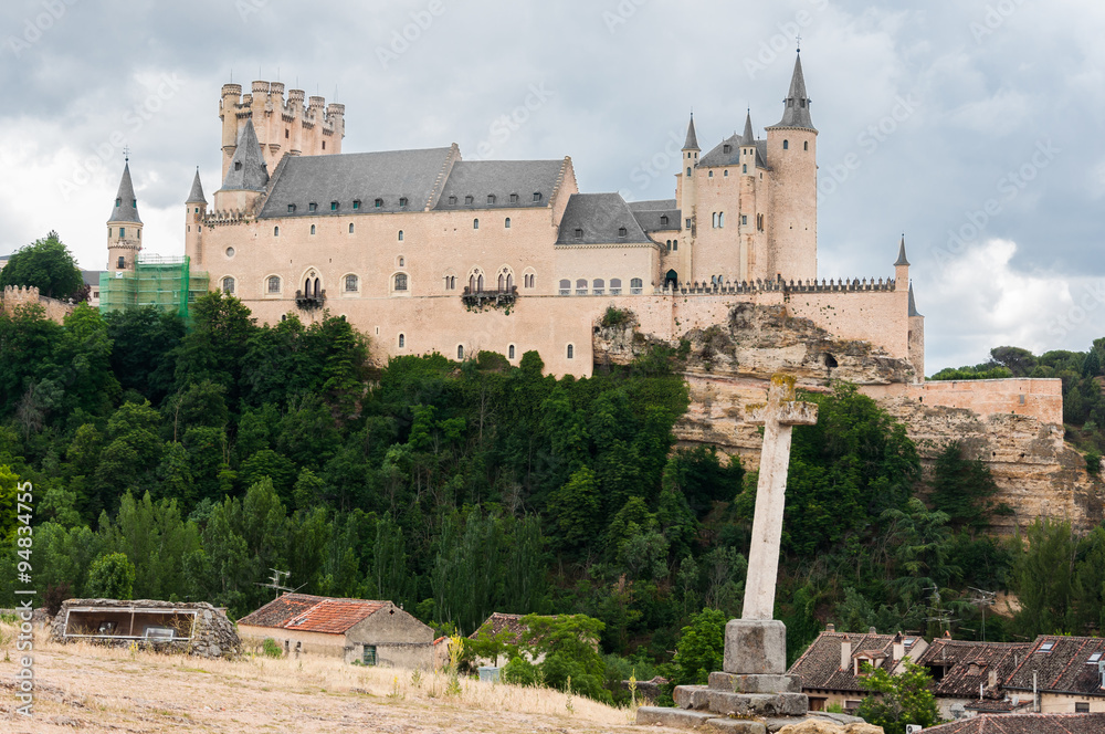 El Alcázar de Segovia visto desde la iglesia de la Vera Cruz, Castilla y León, España