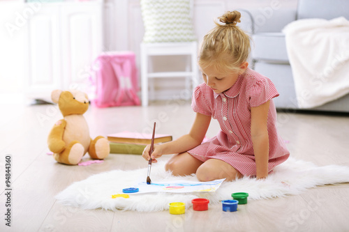Little girl drawing in the ...