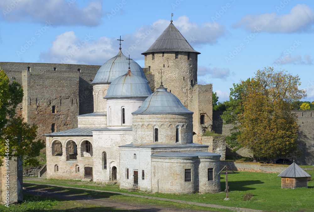 Воротная башня и храмы Ивангородской крепости