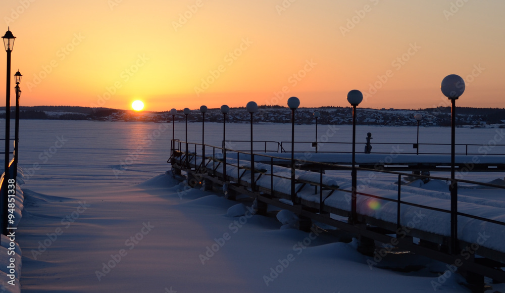 Obraz premium Winter sunset on the river