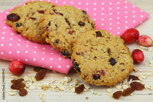 Crunchy cookies with cranberries and raisins
