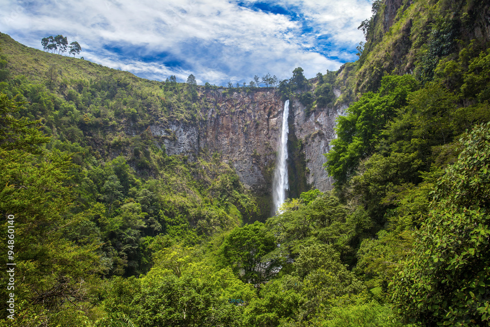 Sipisopiso waterfall in northern Sumatra, Indonesia Sipisopiso waterfall in northern Sumatra, Indonesia