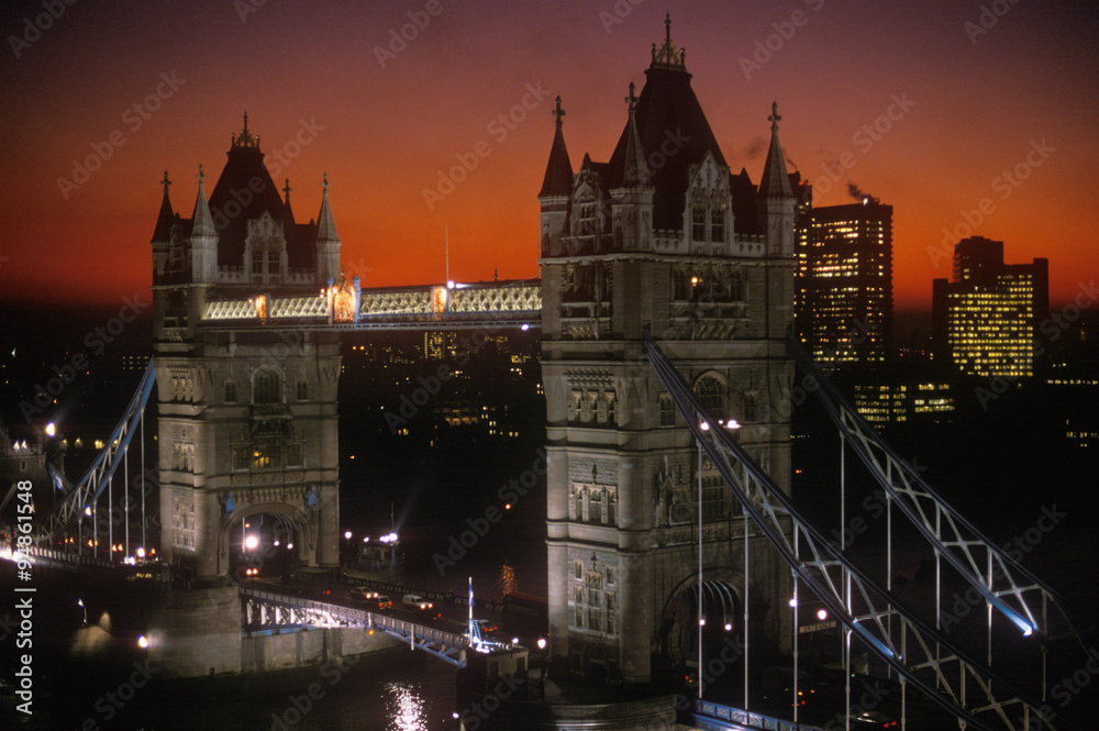 Fototapeta premium Tower Bridge at sunset, London, England