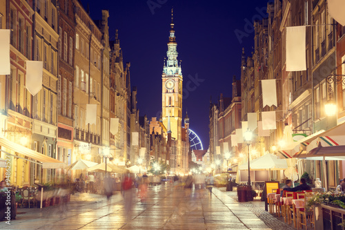 Fototapeta Naklejka Na Ścianę i Meble -  Gdansk Street with Town Hall at Night