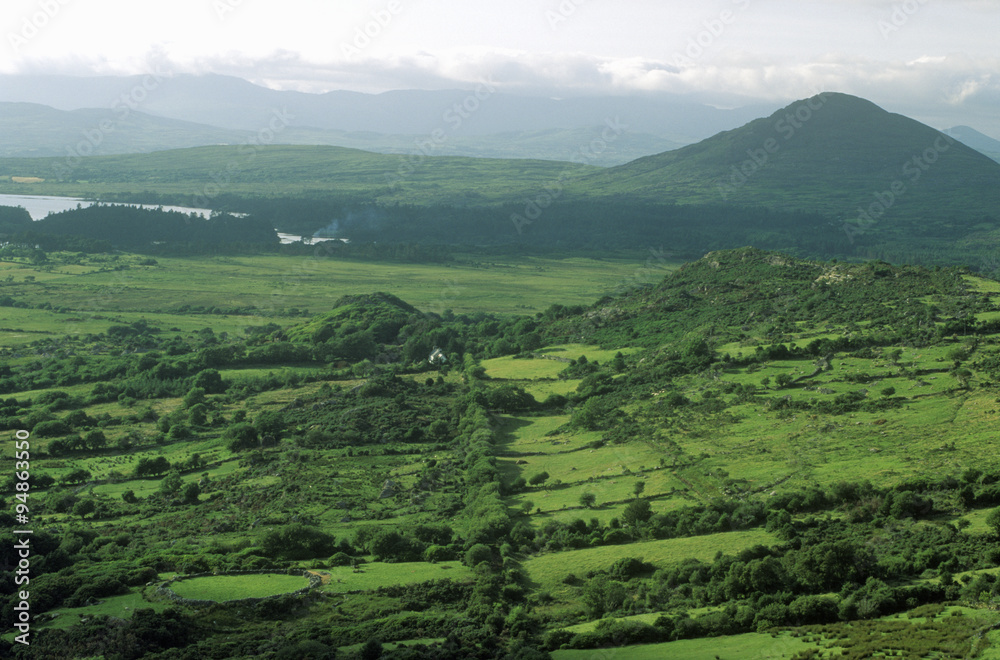 Naklejka premium Patrząc na Healy Pass, Cork, Irlandia