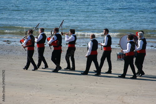 Bagad sur la plage de Fort-Bloqué, Ploemeur, Pays de Lorient (Bretagne, Morbihan)