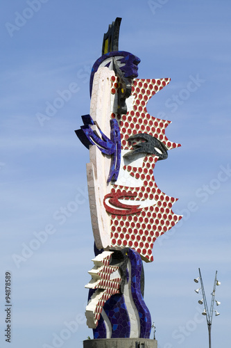 Photography Cubist statue on V’a Laietana, Barcelona, Spain