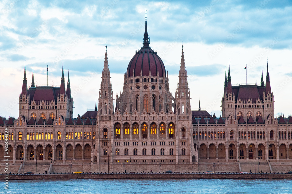 Fototapeta premium The Hungarian Parliament in blue hour