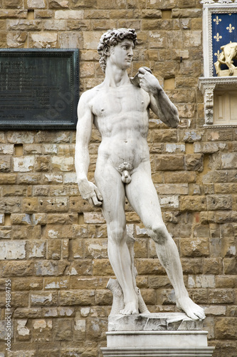 Fotografia Statue replica of David by Michelangelo di Lodovico Buonarroti Simoni, Florence,
