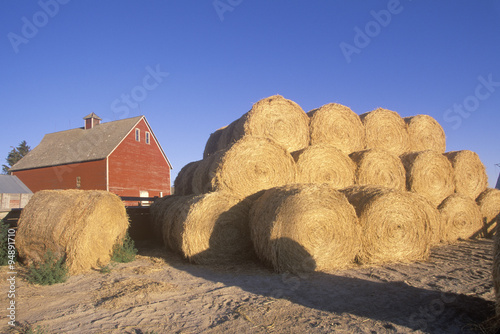 Fotografie Red barn and haystacks in ID Falls