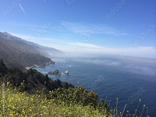 Blick auf die Küste am Highway No 1 in Kalifornien, USA photo