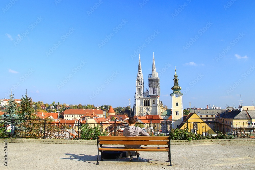 Naklejka premium Street player in Zagreb Upper town