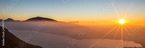 Coucher de soleil sur le lac d Annecy