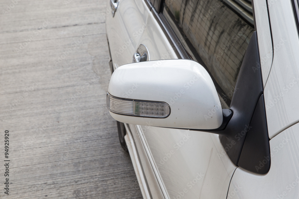 rearview mirror of a white car rearview mirror of a white car